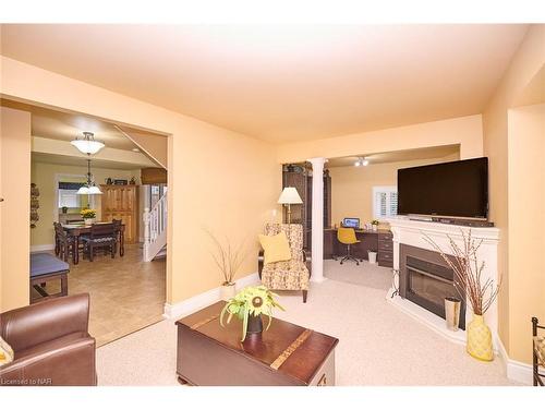 13 Graham Avenue Avenue, St. Catharines, ON - Indoor Photo Showing Living Room