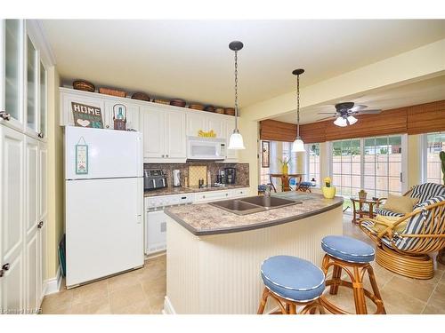 13 Graham Avenue Avenue, St. Catharines, ON - Indoor Photo Showing Kitchen With Double Sink