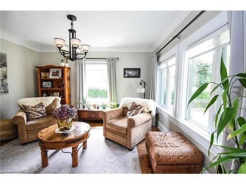 271 West Street, Smithville, ON - Indoor Photo Showing Living Room