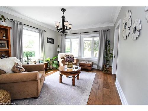 271 West Street, Smithville, ON - Indoor Photo Showing Living Room