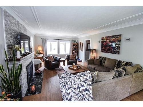 271 West Street, Smithville, ON - Indoor Photo Showing Living Room