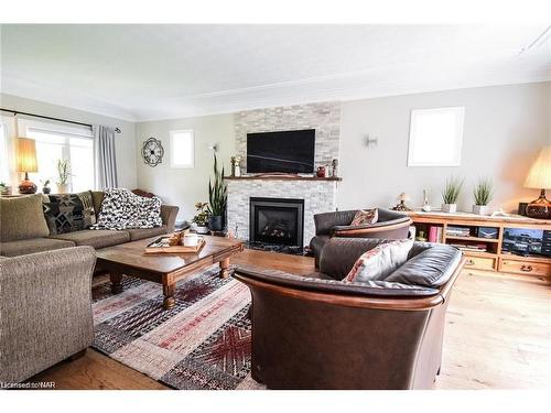 271 West Street, Smithville, ON - Indoor Photo Showing Living Room With Fireplace