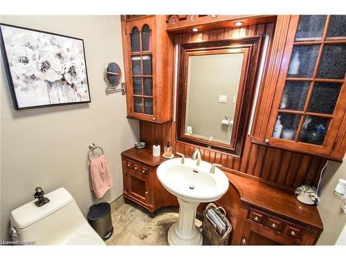 271 West Street, Smithville, ON - Indoor Photo Showing Bathroom