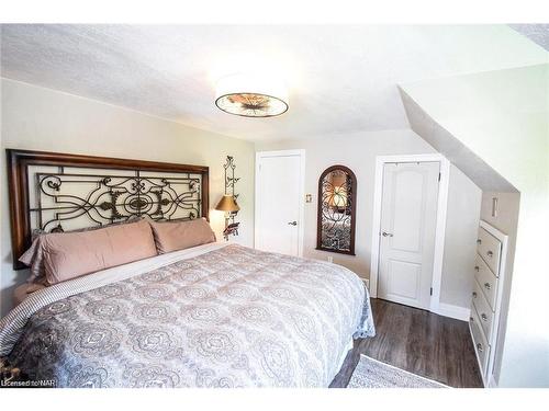 271 West Street, Smithville, ON - Indoor Photo Showing Bedroom