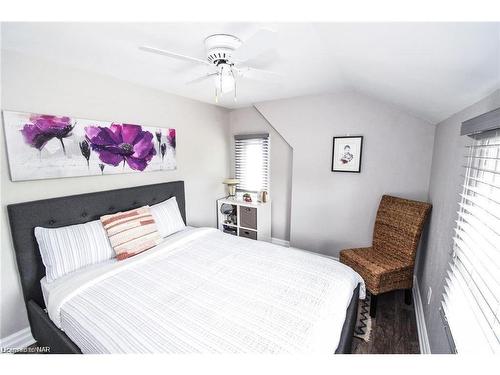 271 West Street, Smithville, ON - Indoor Photo Showing Bedroom