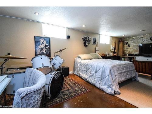 271 West Street, Smithville, ON - Indoor Photo Showing Bedroom