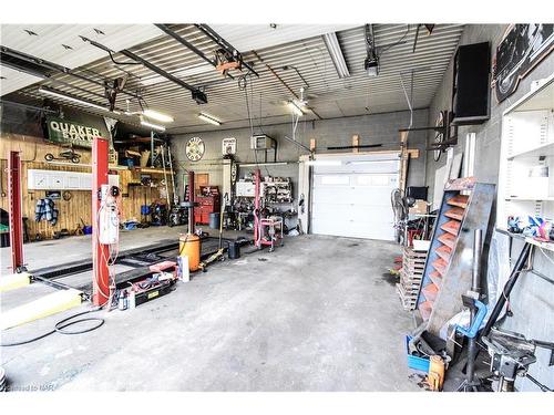 271 West Street, Smithville, ON - Indoor Photo Showing Garage