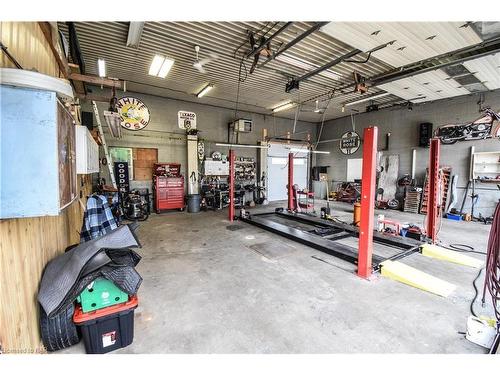 271 West Street, Smithville, ON - Indoor Photo Showing Garage