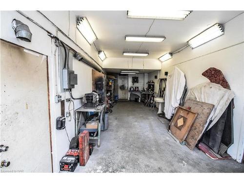 271 West Street, Smithville, ON - Indoor Photo Showing Garage