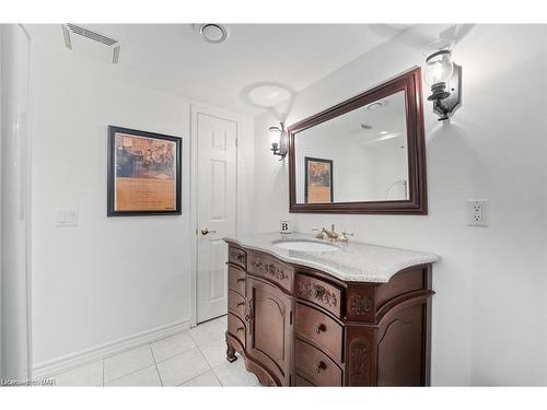 13 Rusholme Crescent, St. Catharines, ON - Indoor Photo Showing Bathroom