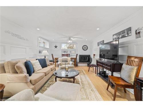 13 Rusholme Crescent, St. Catharines, ON - Indoor Photo Showing Living Room With Fireplace