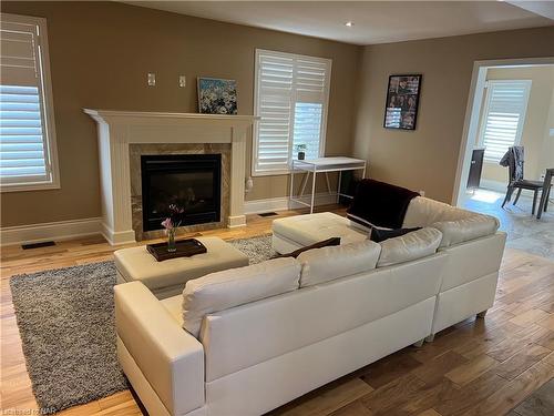 6505 Armelina Crescent, Niagara Falls, ON - Indoor Photo Showing Living Room With Fireplace