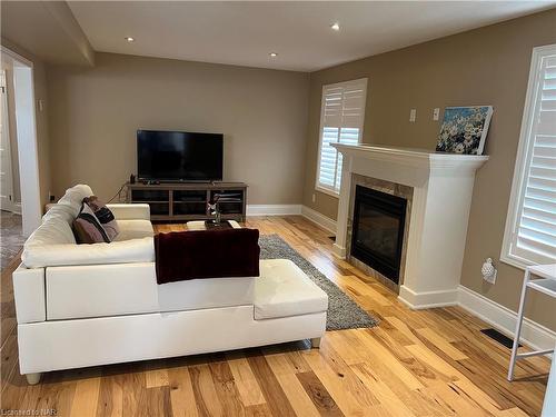 6505 Armelina Crescent, Niagara Falls, ON - Indoor Photo Showing Living Room With Fireplace