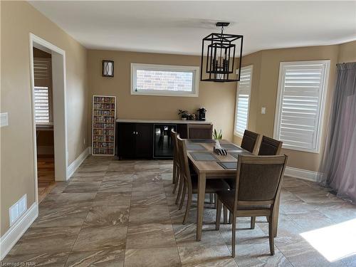 6505 Armelina Crescent, Niagara Falls, ON - Indoor Photo Showing Dining Room