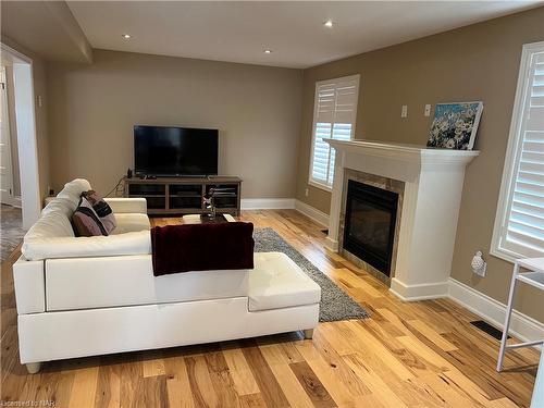 6505 Armelina Crescent, Niagara Falls, ON - Indoor Photo Showing Living Room With Fireplace