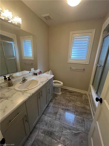 6505 Armelina Crescent, Niagara Falls, ON - Indoor Photo Showing Bathroom