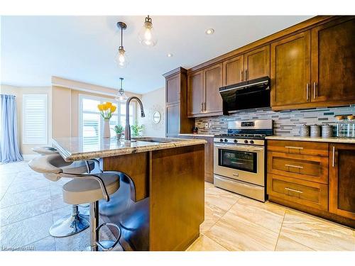 6505 Armelina Crescent, Niagara Falls, ON - Indoor Photo Showing Kitchen