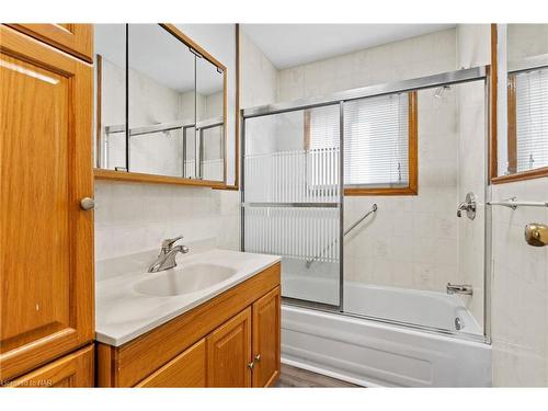 528 South Pelham Road, Welland, ON - Indoor Photo Showing Bathroom