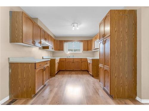 67 Summers Drive, Thorold, ON - Indoor Photo Showing Kitchen