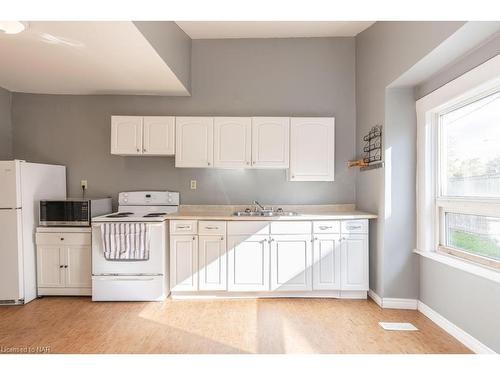 51 Haynes Avenue, St. Catharines, ON - Indoor Photo Showing Kitchen With Double Sink