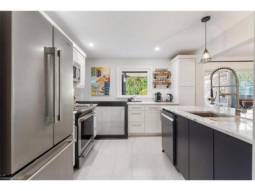 3 Glenbarr Road, St. Catharines, ON - Indoor Photo Showing Kitchen With Upgraded Kitchen