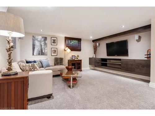 3 Glenbarr Road, St. Catharines, ON - Indoor Photo Showing Living Room