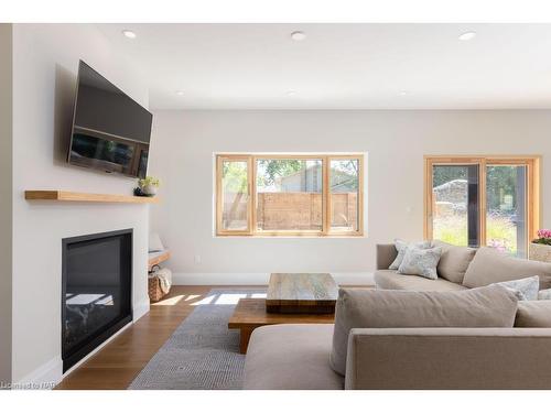 69 Niagara Street, Niagara-On-The-Lake, ON - Indoor Photo Showing Living Room With Fireplace