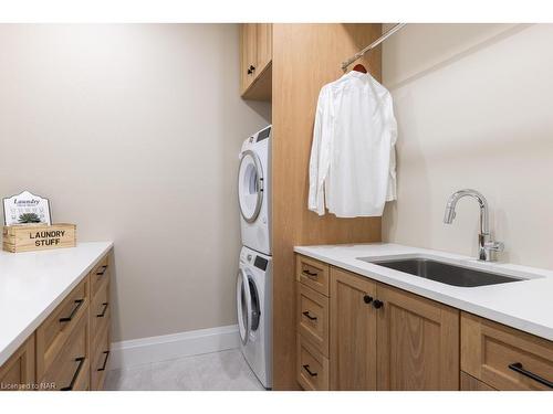 69 Niagara Street, Niagara-On-The-Lake, ON - Indoor Photo Showing Laundry Room