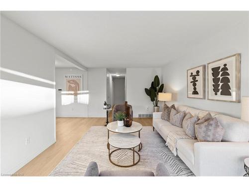 192 Dorchester Boulevard, St. Catharines, ON - Indoor Photo Showing Living Room