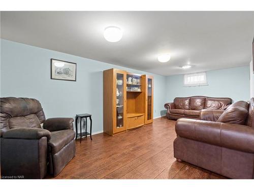 192 Dorchester Boulevard, St. Catharines, ON - Indoor Photo Showing Living Room