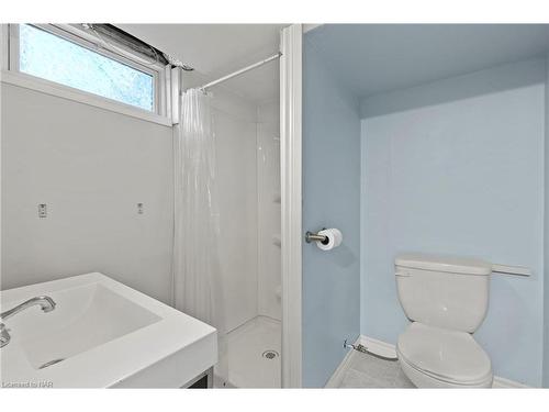 192 Dorchester Boulevard, St. Catharines, ON - Indoor Photo Showing Bathroom