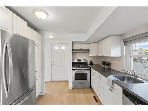 192 Dorchester Boulevard, St. Catharines, ON - Indoor Photo Showing Kitchen With Upgraded Kitchen