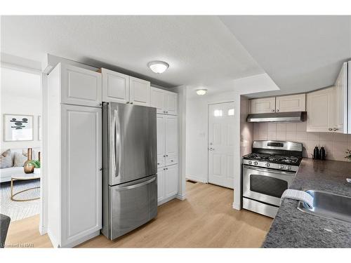 192 Dorchester Boulevard, St. Catharines, ON - Indoor Photo Showing Kitchen