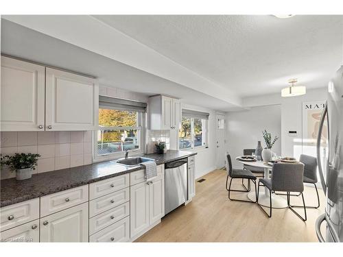 192 Dorchester Boulevard, St. Catharines, ON - Indoor Photo Showing Kitchen