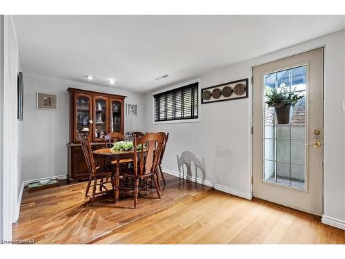 55 Sherwood Forest Trail, Welland, ON - Indoor Photo Showing Dining Room