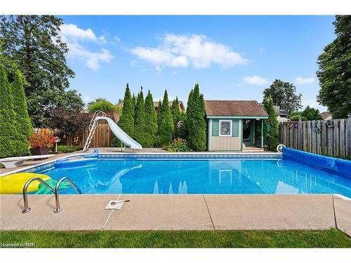 55 Sherwood Forest Trail, Welland, ON - Outdoor With In Ground Pool With Backyard