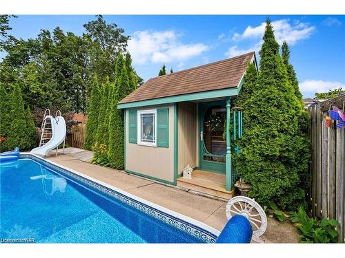 55 Sherwood Forest Trail, Welland, ON - Outdoor With In Ground Pool