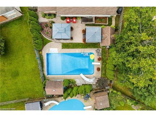 55 Sherwood Forest Trail, Welland, ON - Outdoor With In Ground Pool With Backyard