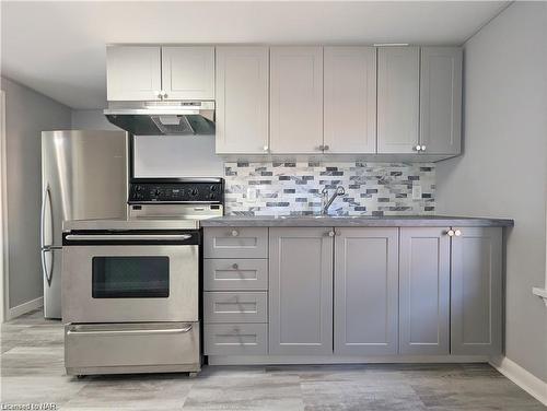 4591 Homewood Avenue, Niagara Falls, ON - Indoor Photo Showing Kitchen