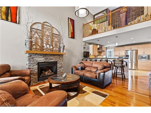 15 Auburn Court, Welland, ON - Indoor Photo Showing Living Room With Fireplace