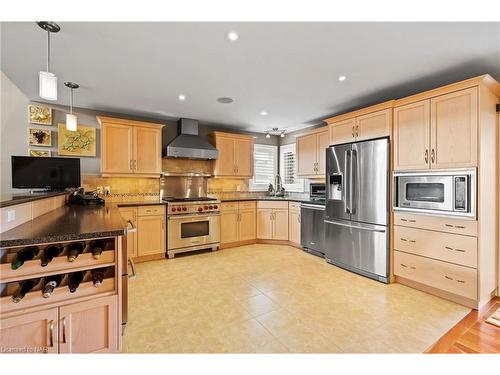 15 Auburn Court, Welland, ON - Indoor Photo Showing Kitchen