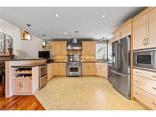 15 Auburn Court, Welland, ON - Indoor Photo Showing Kitchen