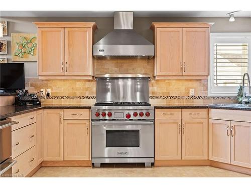 15 Auburn Court, Welland, ON - Indoor Photo Showing Kitchen