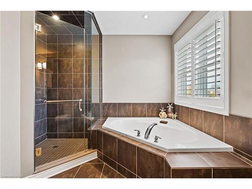 15 Auburn Court, Welland, ON - Indoor Photo Showing Bathroom