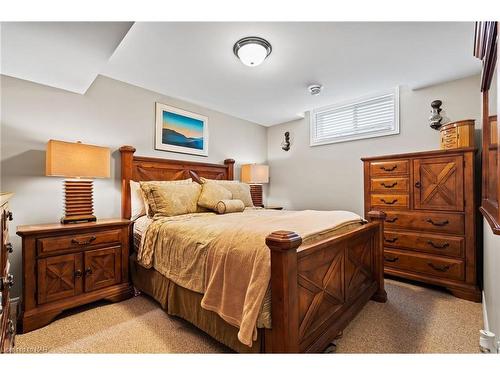 15 Auburn Court, Welland, ON - Indoor Photo Showing Bedroom