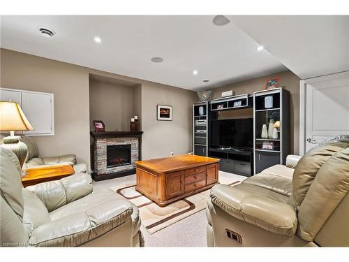 15 Auburn Court, Welland, ON - Indoor Photo Showing Living Room With Fireplace