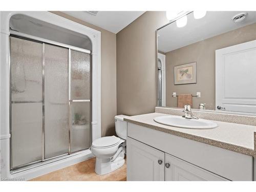 15 Auburn Court, Welland, ON - Indoor Photo Showing Bathroom