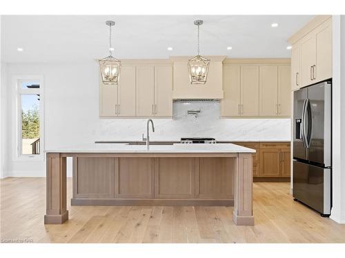 4217 Manson Lane, Lincoln, ON - Indoor Photo Showing Kitchen With Upgraded Kitchen