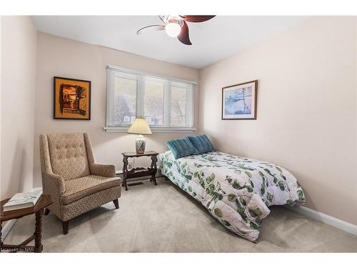 6235 Brookfield Avenue, Niagara Falls, ON - Indoor Photo Showing Bedroom