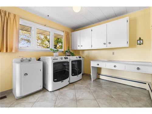 6235 Brookfield Avenue, Niagara Falls, ON - Indoor Photo Showing Laundry Room